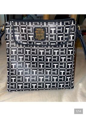 Like new- Tommy Hilfiger B&W Monogram, Vegan Leather Crossbody bag